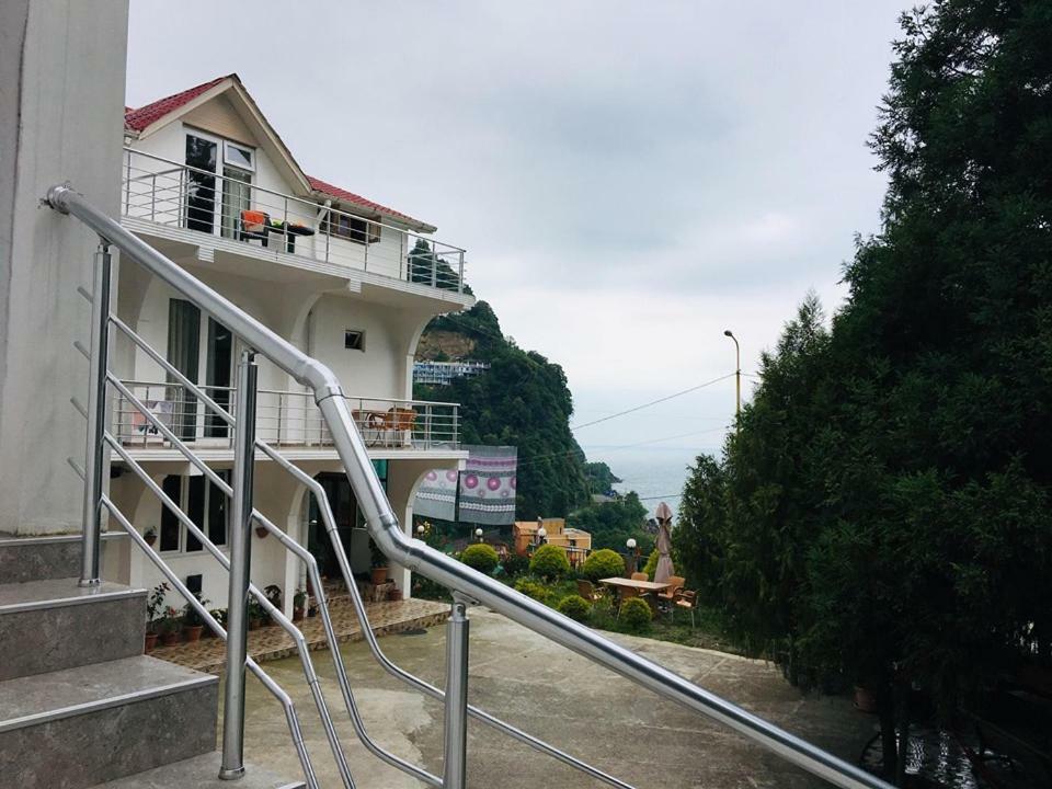 Hotel Rezo'S House Kwariati Exterior foto